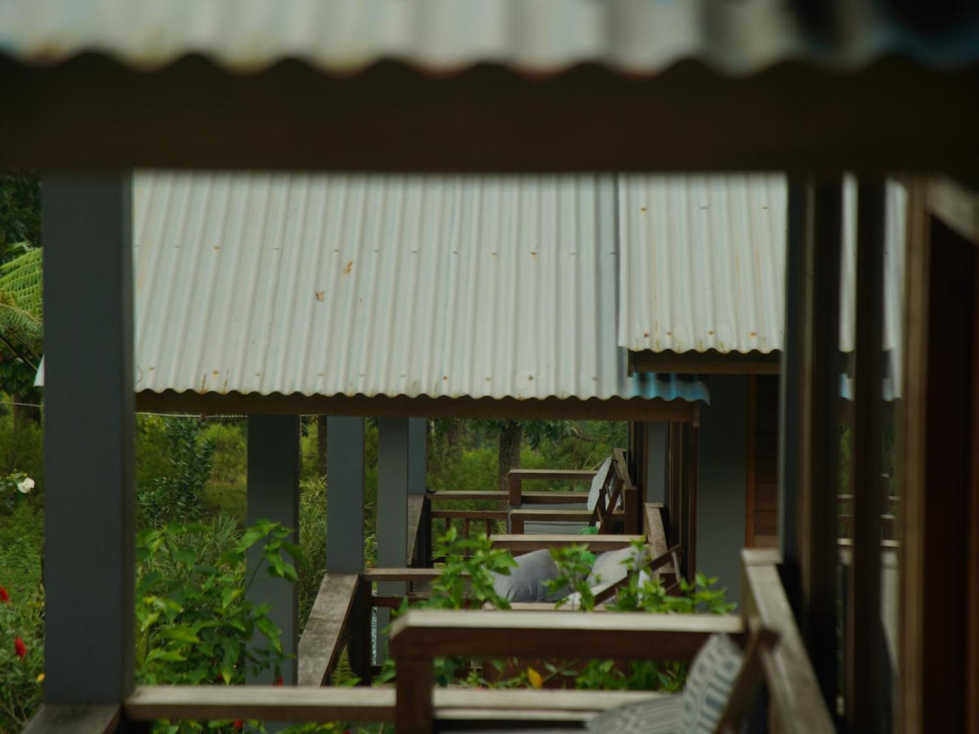 The Geckos Homestay Kelimutu Bilik gambar